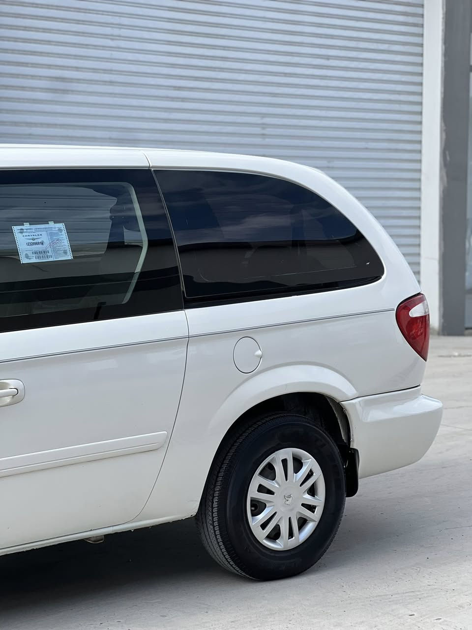 للبيع
كرايسلر كرفان  2007 

السياره بدون قطره صبغ 
ماشيه 130الف 
مواصفات 
تحكم ستيرن
كشن كهرب 
كشنات بلع سياحي 
كيجات ابيض وموضح بالصور
مثبت سرعه
قطعتين تبريد 

السياره بدون قطره جراد 
كلها على وضع الشركه

تبريد شغال 
تدفئه شغال 

كير ومحرك شرط درجه 
اولى
ضدر امامي خلفي 100/100

السياره فضل من الله بدون اي نقوصات

 بأسمي سنويه2030
رقم مسطره
مشروع وطني 
هزه وفحص جديد 

شرط التحويل والوكاله 

المكان نينوى

السعر (95) وبيها مجال 

***********
***********
