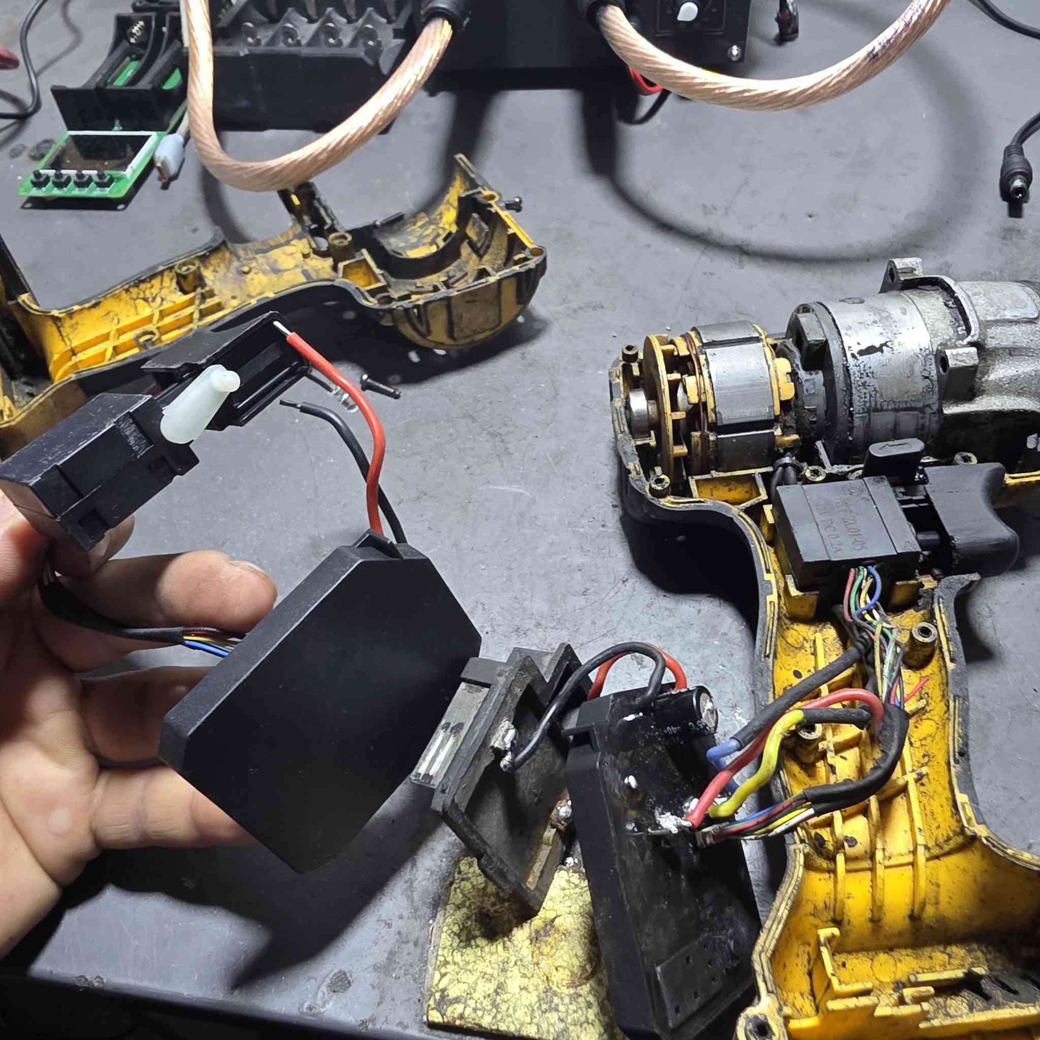 السلام عليكم. من رخصه الادمن  المحترم  تم تبديل  كارت وسويج دريل لقمه ديولت ٣٥٠ نيوتن  وتم تنضيف الملف ولارميجر  ومثل ما وموضح شغله كلش حلو صار 
للاستفسار مراسله الصفحه او واتس اب 
***********
