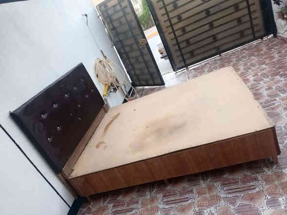 السلام عليكم جربايه للبيع  نضيفه لوك خشب بلوك سعر 60وبيه مجال مكاني كركوك حي النداء اتصال علا الرقم ***********
