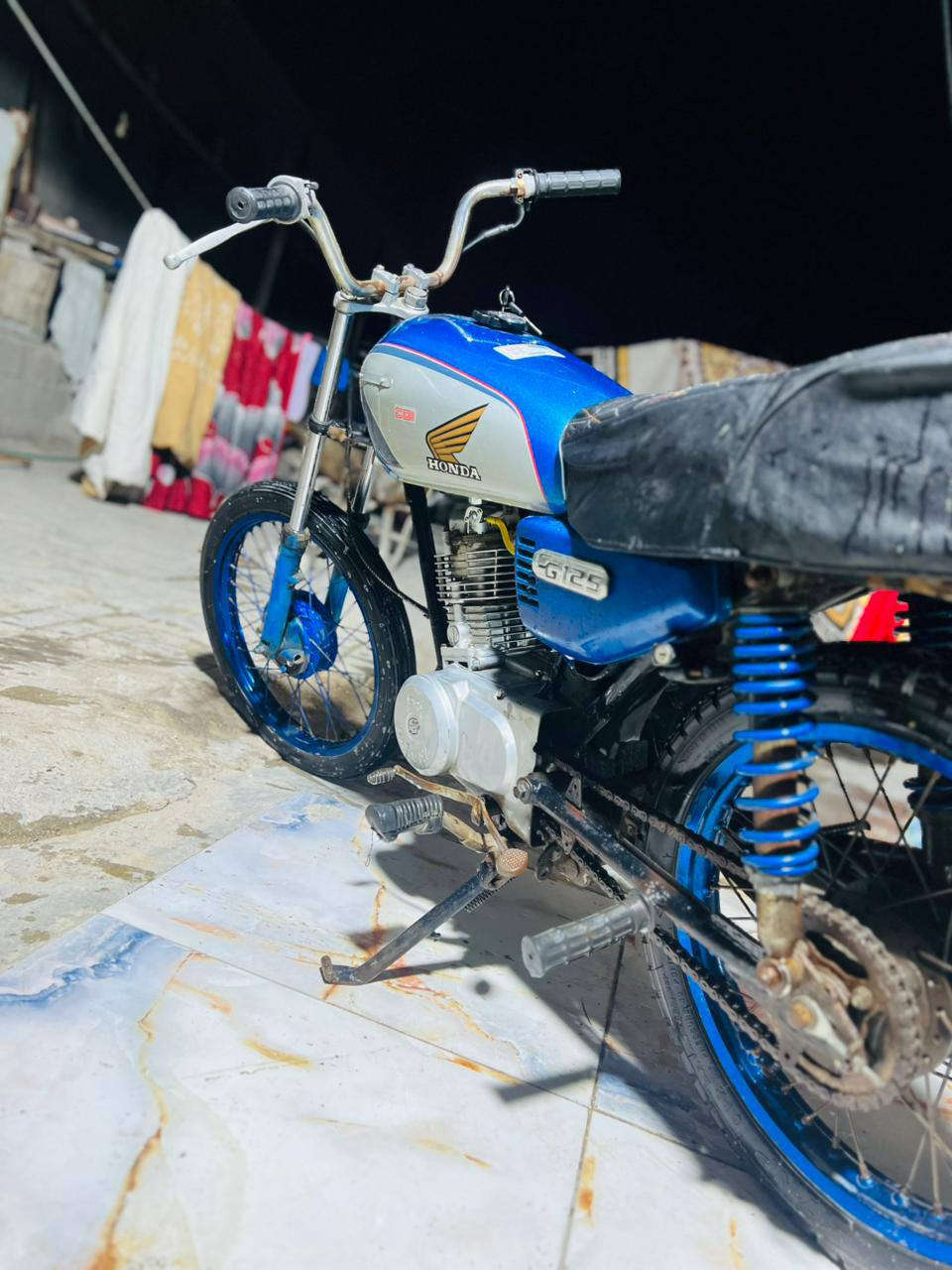 السلام عليكم دراجه ايراني للبيع دراجه نظيفه شغاله كامله من كل شيء دراجه كامله مكمله السعر 250
***********
