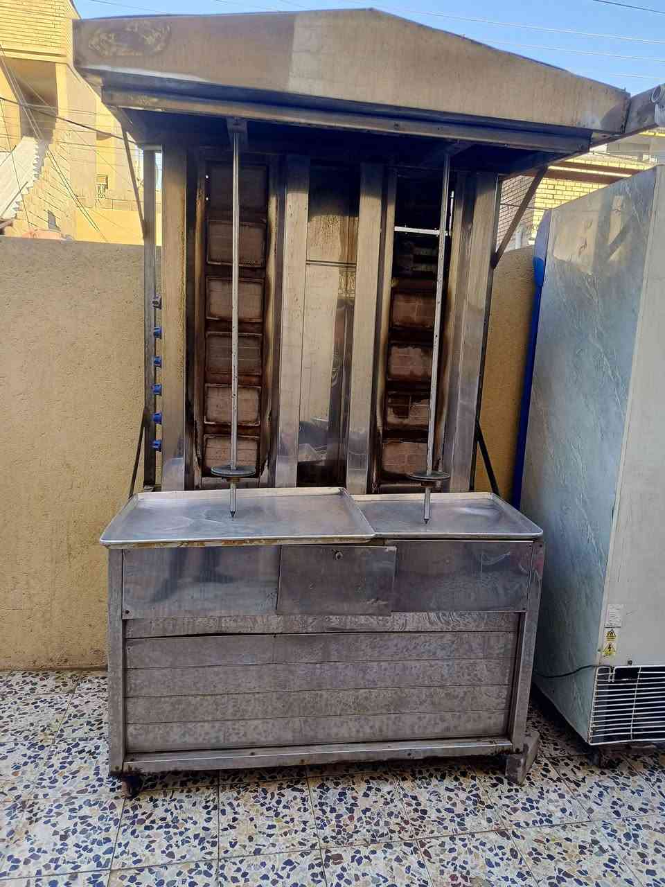 سلام عليكم شوايه جديد استخدام قليل وبراد جديد البصره الحيانيه  تواصل على رقم ***********

