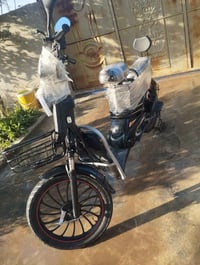 بايسكل شحن للبيع نضافه ٩٠٪ استخدام شهرين للبيع سعر 400٠وبي مجال 078291...