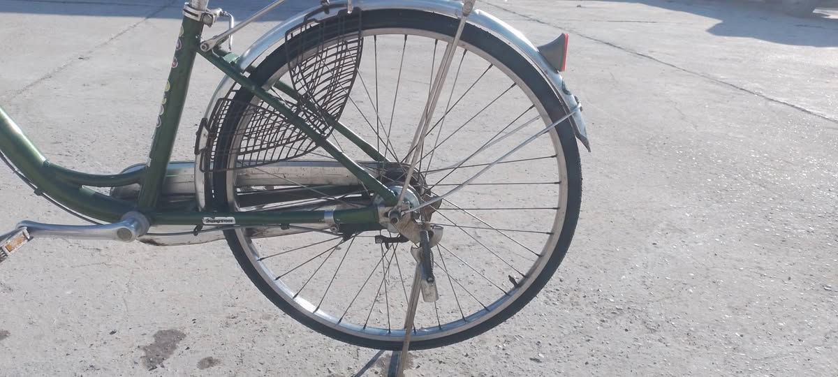 بايسكل للبيع 
اللون زيتوني 
النوع بناتي باله 
السعر ٦٠ الف 
العنوان بغداد المعامل العماري 
* بايسكل جديد ونضيف من كل تفاصيله
***********
