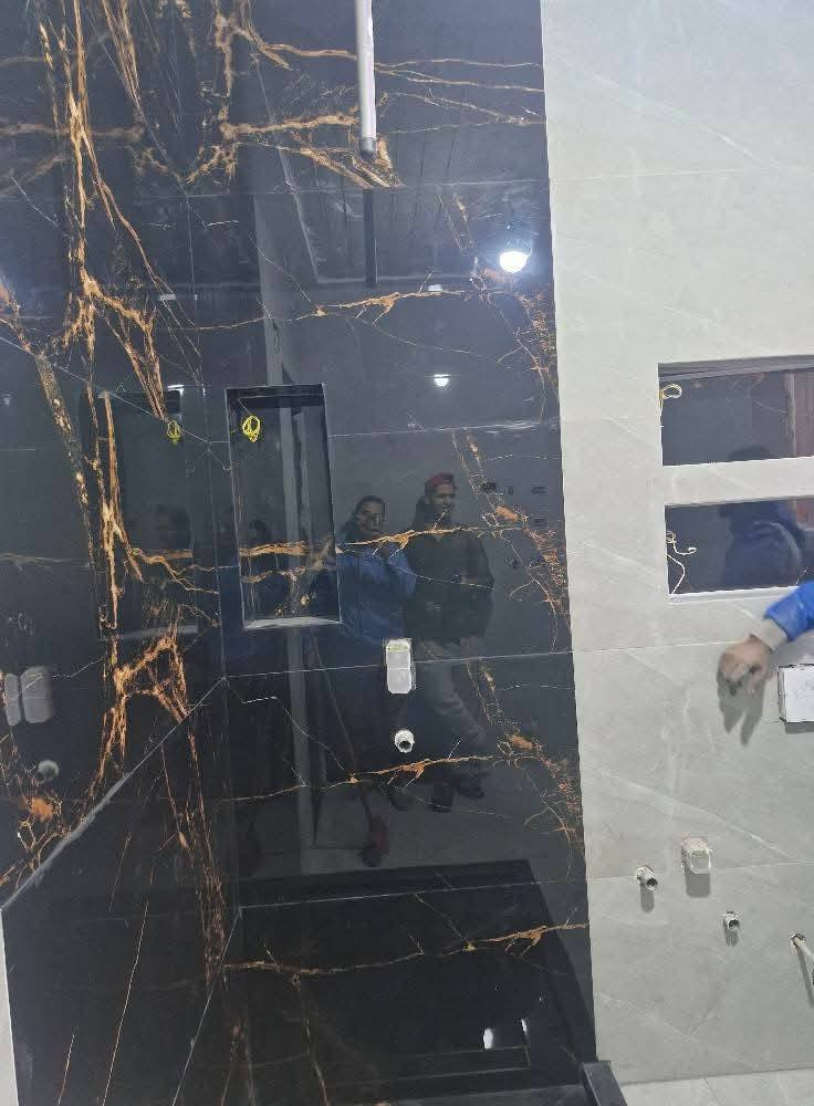 يوجد اثنين خلفه سيراميك وبورسلين ومرمر وكاشي درجه اولى رقم الموبايل وعلى الواتس ***********
