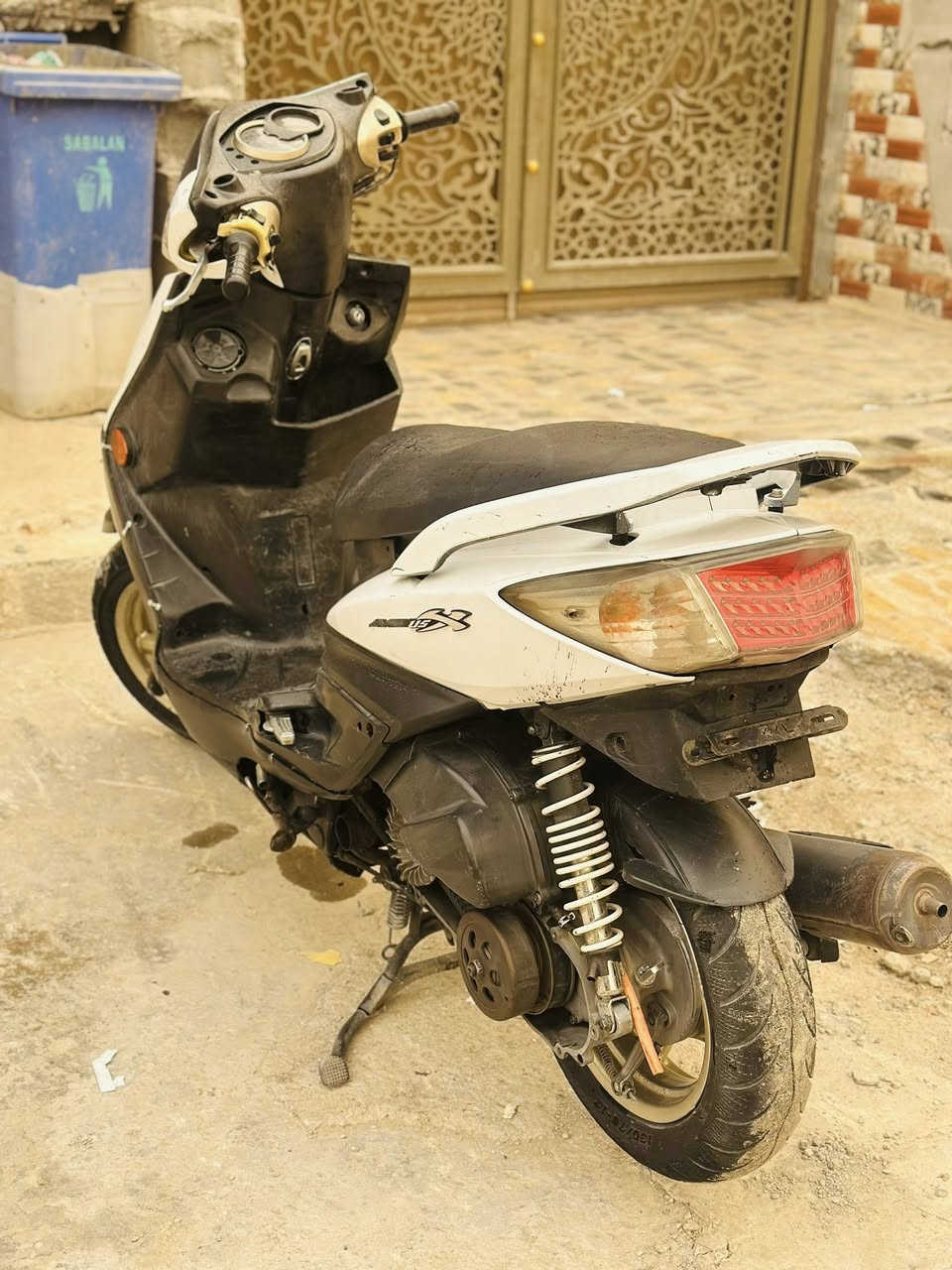 السلام عليكم سكنس فحل كوري 
مكينه شلعه معدل خير من الله 
السعر ٥٥٠ 
***********
