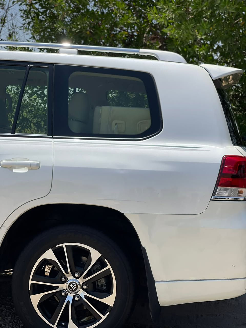 تويتا لاندكروزر موديل 2017
فول فول مواصفات 6 سلندر فورويل 
رقم سليمانيه  هزه ورقم جديد

السياره بيه بارد بدون صبغ ماشيه 100 ألف 
فول فول مواصفات شاشة كبيرة لمس كاميرا 
حاسة رادارات كشن جلد كشن كاراباي بصمة 
 تشغيل عن بعد تحكمات ستيرن بلتوس اوكس
 كار بلي أوتو ستوب للتحذيرات تبيرد مركزي
 تحديد سرعة محرك 6 سلندر  فورويل سيلاد 
محرك كير واير بشرط مامفتوح 
سيارة حيل نظيفة كلشي عل بلاد جديد 
سنوية هزة كلشي جديد مدفوع لـ
باسمي السنوية بشرط تحويل وغرامـة
سيارة مابيـها دينار مصرف كامل من كل نواحي
للاستفسار *********** وأتساب 
العنوان كربلاء السعر ٤٩٥ وبيها مجال بسيط
