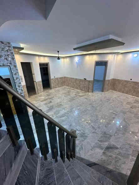 سلام عليكم يوجد بيت مساحه 1000 متر يحتوي على ٤ غرف نوم واستقبال ومطبخ وصحيات طابو زراعي سند ٢٥ العنوان بغداد الراشديه المراسمه الاتصال على الرقم ***********
