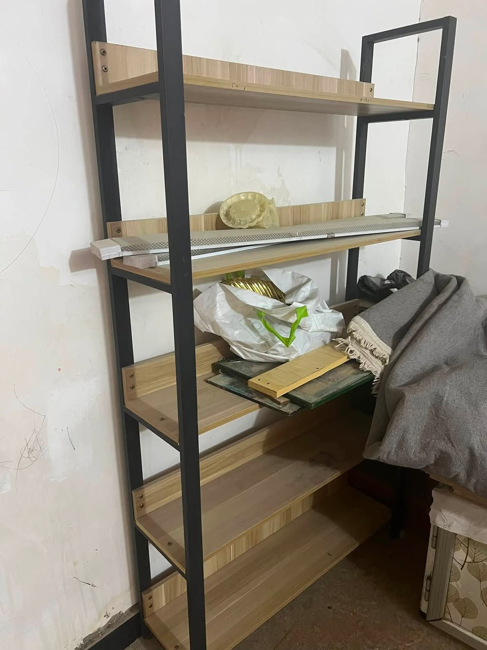 غراض مستعمله للبيع شلعه وحده بسعر جدا مناسب كلش نظيفات
رف ٢٤٠*٣٠ العدد 20 قطعه
سجج عدد 16 مترين واربعين 
حمالات اسود وسلفر اكثر من 200 قطعه
رف وسطي خشب تفصال 180*100 عدد 7
بالاضافه الى رف حديد تركي جداري ارتفاع ٢٤٠ متر مع الجوكات مالته ٣٠ سم 
للاستفسار *********** 
العنوان الامين الثانيه

