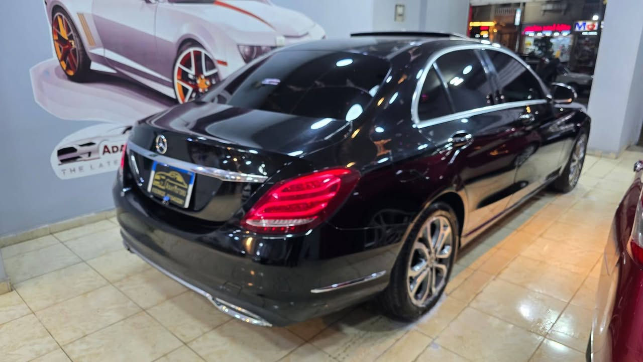 Mercedes C180 Avantgarde – موديل 2015

✔️ فابريكة بالكامل
✔️ صيانة منتظمة في التوكيل
✔️ حالة ممتازة جدًا وجاهزة للاستخدام بدون أي مصاريف

مواصفات فئة Avantgarde المميزة:
 • محرك 1.6 تيربو قوي وموفر في استهلاك البنزين
 • فتيس أوتوماتيك 7 سرعات
 • تصميم رياضي أنيق مع شبكة أمامية مميزة بشعار مرسيدس
 • جنوط سبور أصلية
 • فرش جلد فاخر
 • شاشة معلومات وترفيه وسطية
 • بلوتوث – USB – تحكم من الدركسيون
 • مثبت سرعة (Cruise Control)
 • حساسات ركن أمامية وخلفية
 • تكييف أوتوماتيك ثنائي المناطق
 • إضاءة LED مميزة
 • نظام ثبات إلكتروني ووسائد هوائية للسلامة

✨ العربية تجمع بين الفخامة والأداء والاعتمادية اللي معروفين عن مرسيدس. لسرعه البيع التفاصيل التوصل برايفت او واتساب او فون 01114802548او 01055131958


**إذا كنت صاحب هذا الإعلان وتريد حذفه لأي سبب، رجاءا أرسل رسالة إلى الدعم الفني**