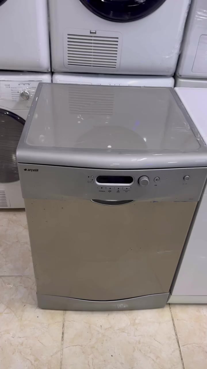 غساله صحون 🫧🍽️لون رصاصي ماركه ارجيلك ، حجم ١٨ سيت ، سلتين ٣ مرشات
٢٨٥ الف مع التوصيل لباب البيت 🚚🏠
***********
 #غسالات #صحون #حديثه #الماني
