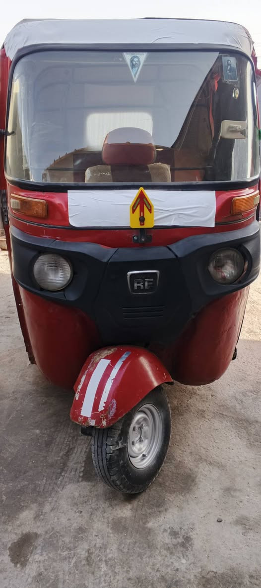 السلام عليكم اخوان تكتك مديل 17 داخله بل 18 اوراق اصوليه بيها بارد بل لغد مثل موضح بال صوره مكينه حلوه ناعمه تخم تاير جديد السعر 3300 وبيها مجال العنوان واسط ***********
