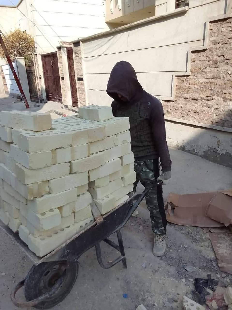 يوجد ونج تصعيد جميع ‏انواع المواد ،، ‏‪***********.
***********
