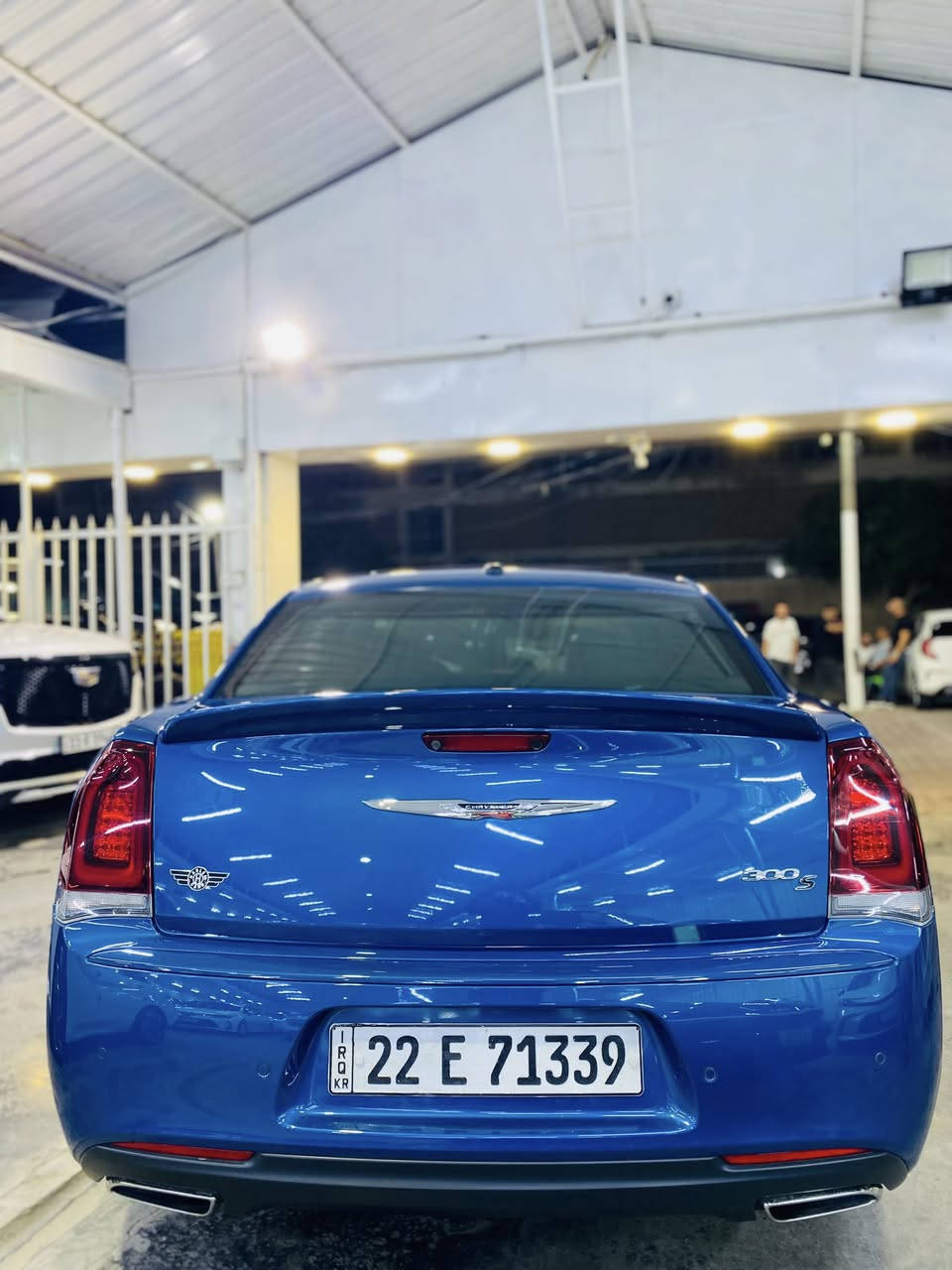 🚗 للبيع – كرايسلر 300 S موديل 2022 (خليجي وكالة هارلم) 🚗
📄 الملكية: رقم أربيل باسمي+ فحص جديد وهزه جديده .

✨ تفاصيل السيارة:

* موديل: 2022

* ماشي فقط: 47 ميل

* وكالة هارلم – خليجي

* بحالة ممتازة جداً

* بارد بسيط بالجاملغ الخلفي

🌟 المواصفات (Full Option):

* بصمة تشغيل

* بانوراما سقف

* رادار أمامي + جانبي + نقطة عمياء

* نظام بريك أوتو + سكليتر تحكم

*  عدسات متحركة

* مقاعد جلد فخمة (تدفئة ❄️ / تبريد ❄️ / كهرباء)

* مقاعد خلفية تدفئة

* ذاكرة للمقاعد (Memory)

* تدفئة ستيرن + شفتات تغيير

* تشغيل عن بعد

* حساسات أمامي وخلفي

* إضاءة LED نهارية

* شاشة + كاميرا خلفية

* نظام صوت خلفي (دمام)

* وباقي مواصفات الفل الكامل

💰 السعر المطلوب: 335 (قابل للمناقشة للجادين بعد المعاينة فقط )

📍 بغداد – الكريعات معرض الريان ***********
