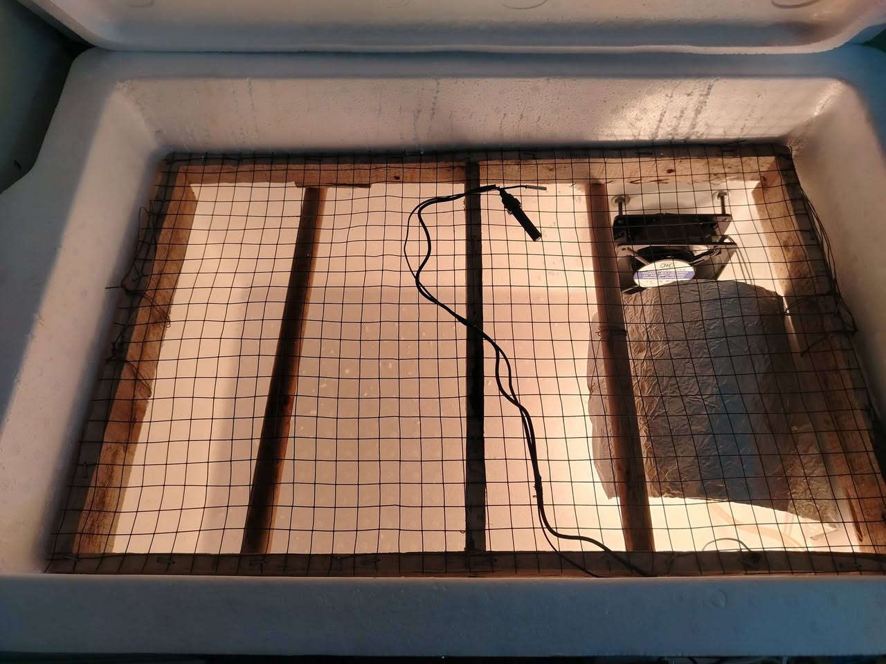 فقاسه للبيع.. ٧٥.. بيضه تقليب يدوي نسبه التفقيس ناجحه و حسب الكهرباء مالتك الاستفسار خاص او واتساب ***********
