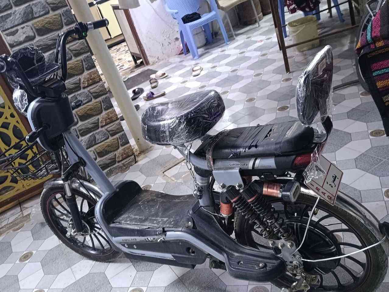 🚨 دراجة شحن للبيع 🚨
النوع: دراجة كهربائية
المدى بالشحنة الواحدة: 35 كم
السرعة القصوى: 65 كم/س
وقت الشحن: 3 ساعات تقريباً
نوع الاستخدام: يومي / توصيل / دوام
نظام التشغيل: بطارية قابلة لإعادة الشحن
إنارة أمامية قوية
إشارات جانبية
سلة أمامية
مقعد مريح (مغلف)
اقتصادية وبدون صرف بنزين
للتواصل:***********
