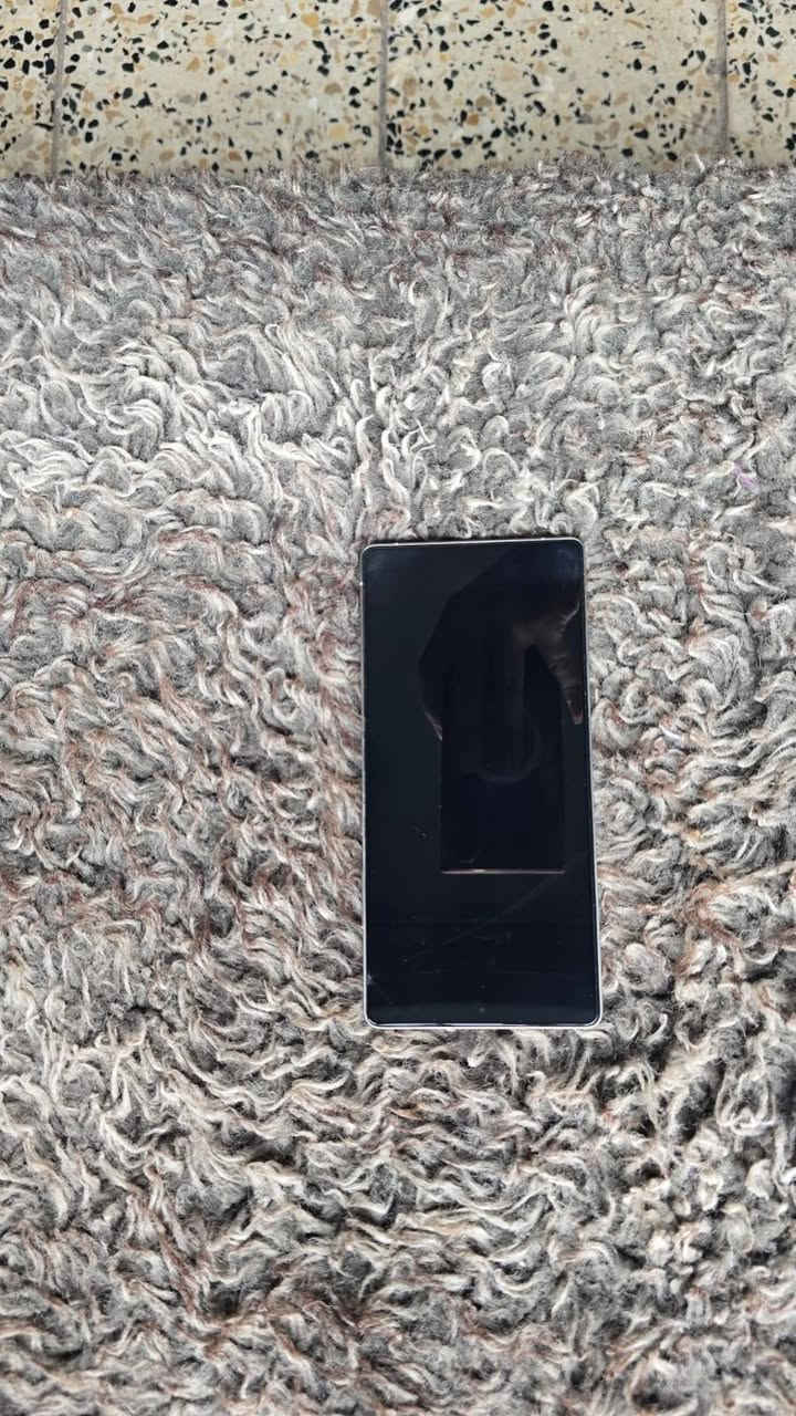 جهاز s25 ultra  ذاكرة 256 نضيف جدا 
ويا كفر و شاحنة ، بدون كارتونة 
السعر 1150000 ,  مليون و 150 الف 
بغداد/ ابو غريب _ الحصوة
***********
