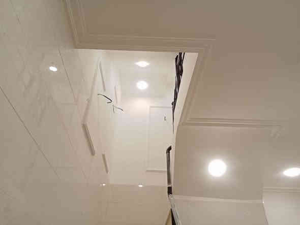 #دارين_تونات_للبيع_للبيع_موقع_مميز

✅زيونه____ محله 710 موقع سكني هادئ 

‼️‼️نضامي ليس توزيع 

⚜️- بناء درجة أولى  🚧2025🚧
 
‼️الحايط مو مشترك

⚜️-البيت يتكون من 3 طوابق 

⚜️-عدد الغرف 3 نوم 🛏️

⚜️-المساحه _____ 50م

⚜️-النزال ______ 10م

⚜️-الواجهه _____5م

#مكتب_حسين_الربيعي_للعقار

بيع - شراء - أيجار

📍عنوان_مكتب_زيونه الشارع الخدمي بالقرب من كاندي كيك 

للاستفسار 

***********
