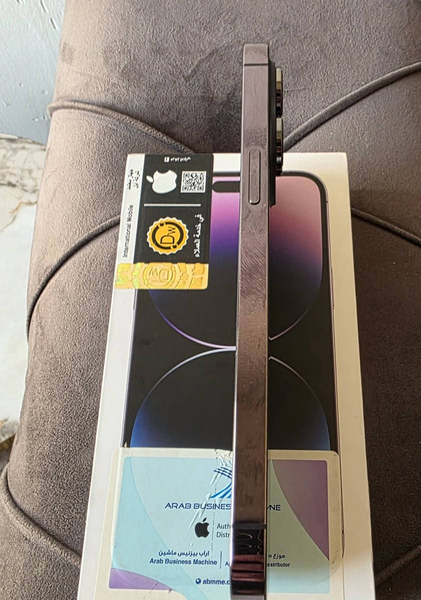 شباب عندي 14 برو ماكس بنفسجي نضيف جدا جدا لا خدش ولا شخط ولا واكع ولامفتوح  عالفحص شرق اوسط ماخذه من الربيعي وكارتونته وملحقاته وحته وصل الشراء موجود وويا مجموعه كفرات حلوات 
وبطاريته 90  وذاكرته 256
شباب ابيع من باب البيت ونفحص اي مكان يعجبك 
السعر 900 
مكاني بغداد ***********
