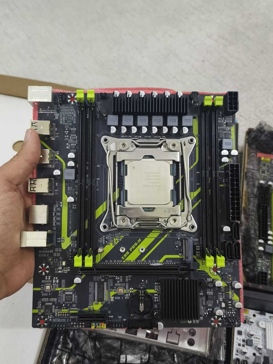 مجموعة بوردات و معالجات زيون
بورد X99 + معالج E5 2680v4 السعر ٤٠ الف 
فقط بورد x99 السعر ٢٥ الف 
يتوفر معالجات ايضا 
E5 2680v4 السعر ٢٠ الف 
E5 2650v4 السعر ١٣ الف 
E5 2690v3 السعر ١٣ الف 
رامات سيرفر متوفر قطعتين 
Ddr4 8gb 2400mhz سعر القطعه ٣٠ الف


**إذا كنت صاحب هذا الإعلان وتريد حذفه لأي سبب، رجاءا أرسل رسالة إلى الدعم الفني**