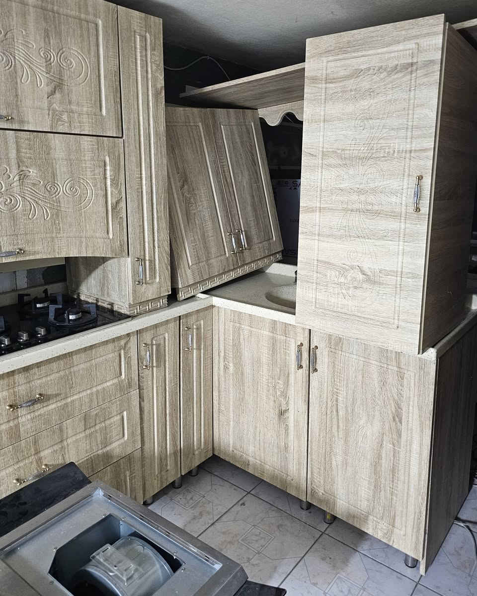 كاونتر ملكي كامل خشب + كامل مرمر مع طباخ ومرشحه 

القياس 3متر 95 والسنك 165 نضيف جدا 

*********** ***********
