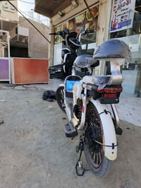 دراجة شحن البيع 6بطاريات جديدة سعر خاص الاتصال ‏‪0781 366 2657‬‏