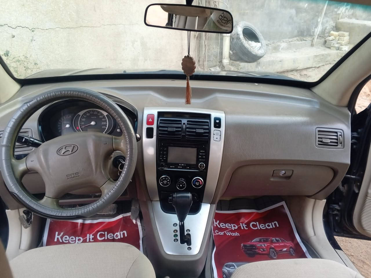 من رخصه الادمن 
السلام عليكم توسان 2008   4 سلندر محرك 2000 مقفوله كفاله عامه عدا جراد بسيط في البنيد فقط المكينه والكير كفاله من التبخير والتنقيص وباقي الامور لون اسود عنوان كربلاء السعر 110 وبيها مجال 
متواجد على فيسبوك وماسنجر 
الاستفسار شراي يتصل ***********
