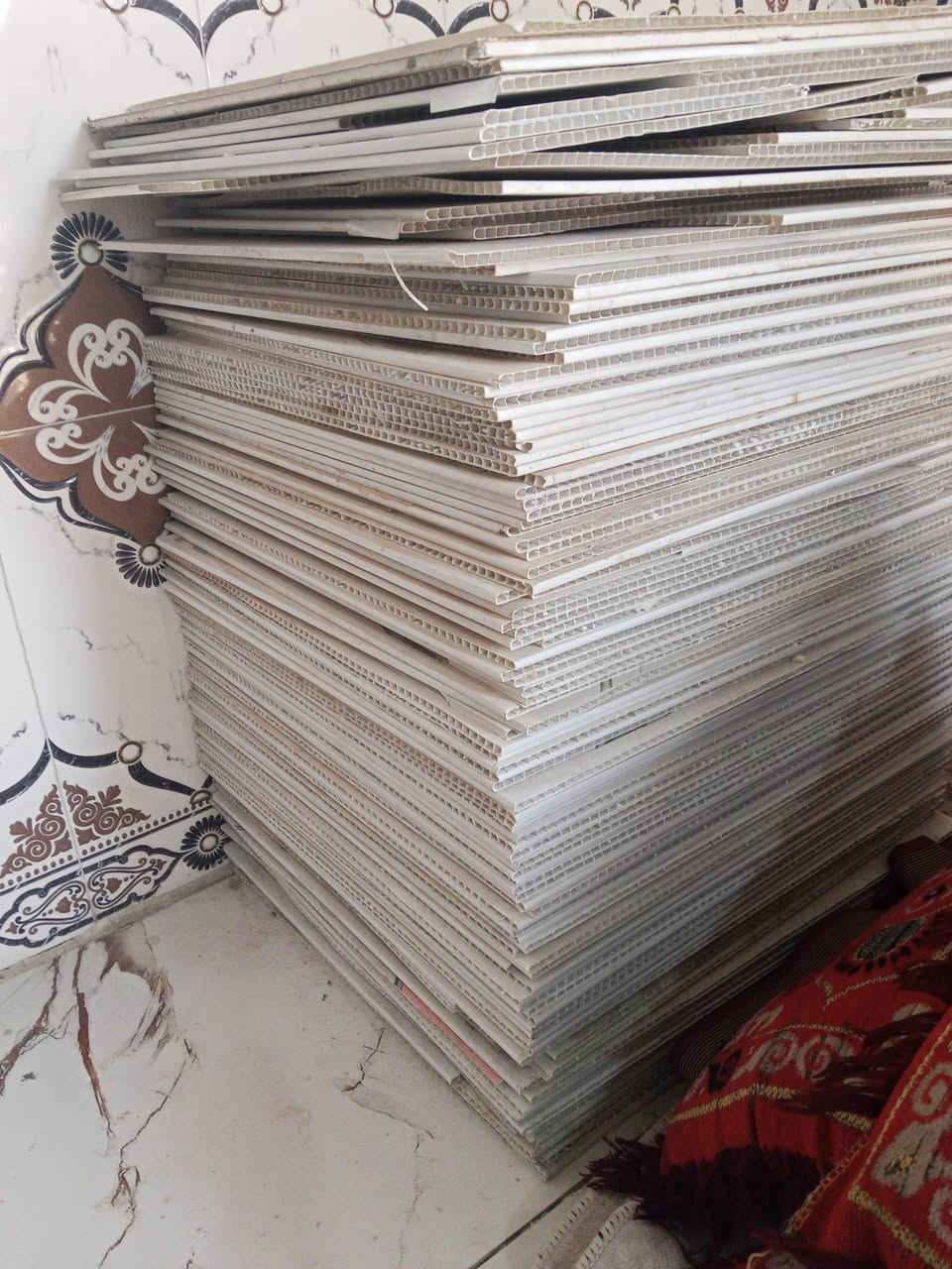 سقوف ثانويه مستعمله نضيفه للبيع بيهن 80قطعه أو اكثر سعر مناسب *********** بي واتساب مكان نجف
