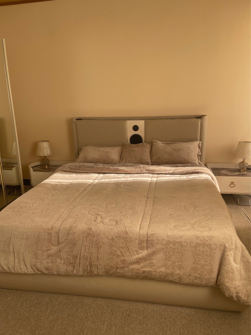 السلام عليكم 
غرفه نوم تركي مع ملحقاتها خشب HDF 
للتفاصيل يرجى الإتصال على رقم
***********