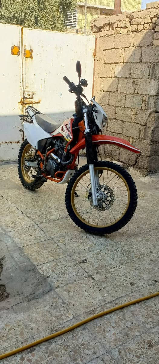 سلام عليكم : دراجه لبيع قفاز كاويار
محرك 300cc كفاله عامه دراجه مكاتبه وصل فقط سعر مليون و250  الرقم ‏‪***********‬‏ واتس
