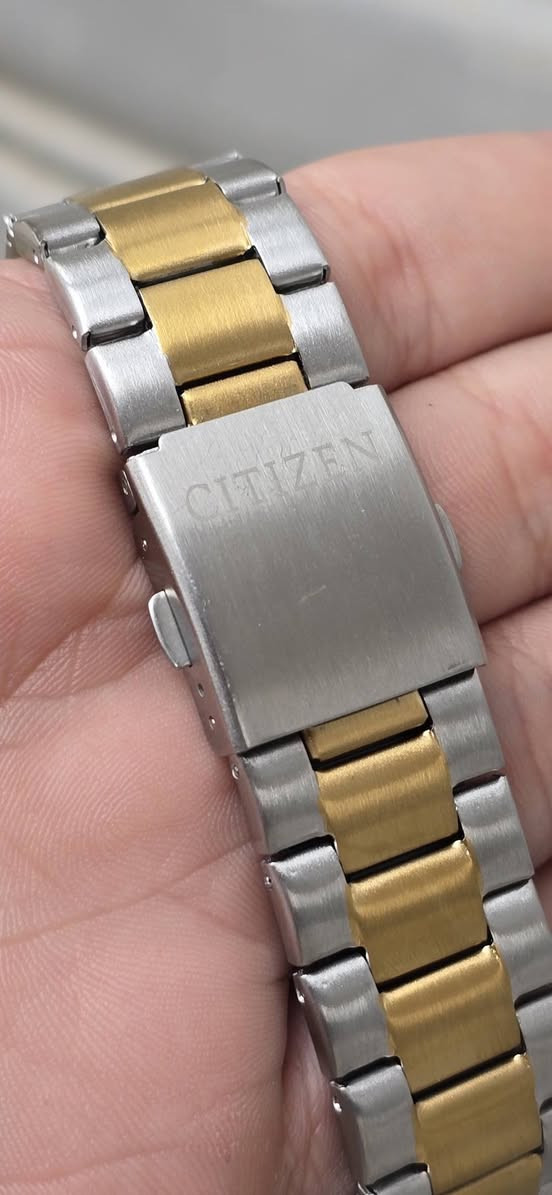 ستزن ايكو درايف ياباني
قطعه مال امزون اللماني 
مينه بيضاء  شحن عالطاقه الضوئيه 
جميع السناتر شغاله مع منفذ شهري 
مختم بالكامل معدن ستانلس ستيل ضد الماء 
زجاج  زفير كرستال 
قطعه وزن ثقيل تحفه 
السعر ٤٠ الف على اول تم


**إذا كنت صاحب هذا الإعلان وتريد حذفه لأي سبب، رجاءا أرسل رسالة إلى الدعم الفني**