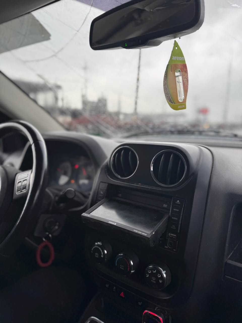 جێپ کۆپاس ٢٠١٢ مواسەفات نۆرث ئیدیشن 
شەغال،کوشن گەرم ، ئاوینە دژە فوول ،ئاوێنە کارەبای ئاوێنە هیتەر ، دەبڵ ئەکسل ،دبڵ گێر جام کارەبایی،گێر و مەکینە بەشەرت ٤ تایەی نوێی بەفری لە ژێرە بێ لێدران کامل مەسرووف کراوە و پاکە هەموو شتی لەسەر دەقی شەریکە ماوە کارەبایەتی مەزبووت ماڵی مەدەنی بەشەرت ، مەکینە ٢.٤  ناونیشان ڕانیە ، *********** ، *********** رانية, السليمانية
