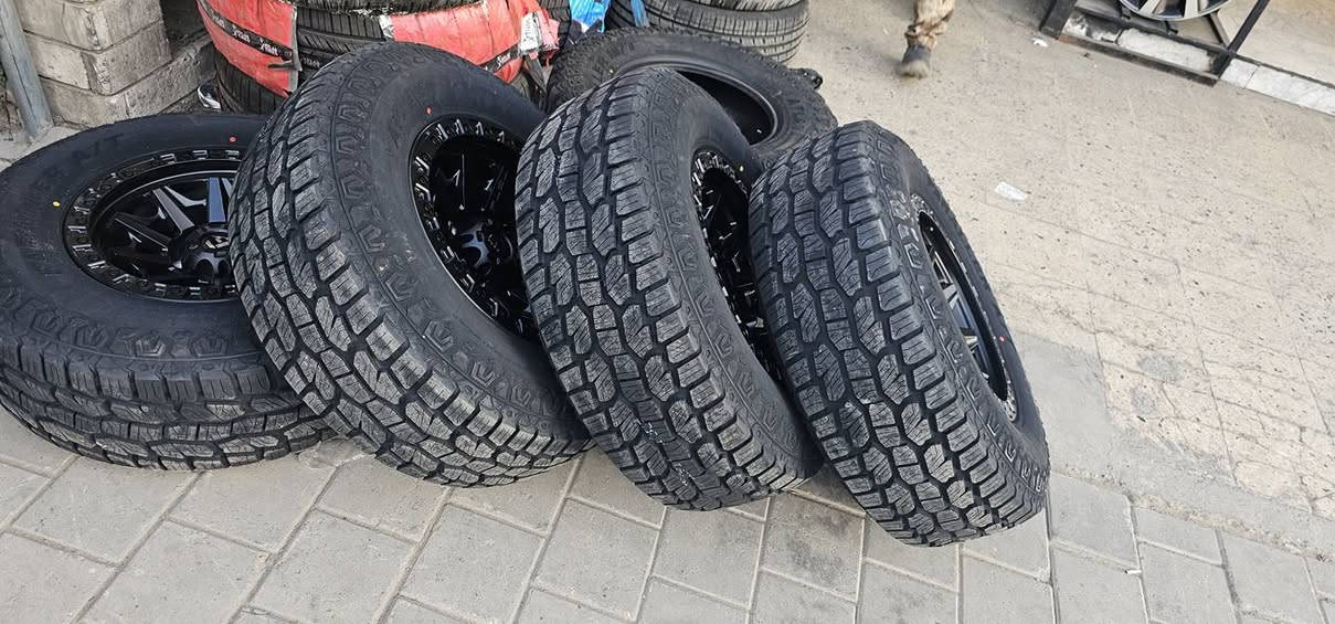 السلام عليكم 
ويل كب جيب حجم 17 
5 براغي جيب رانكلر جديد 
تخم تايرات جديده خشن بدون دويه اطلس تايلندي 
285 70 17 
265 70 17 
قياسين متوفره 
احمد و رمزي شارع فلسطين 
***********
