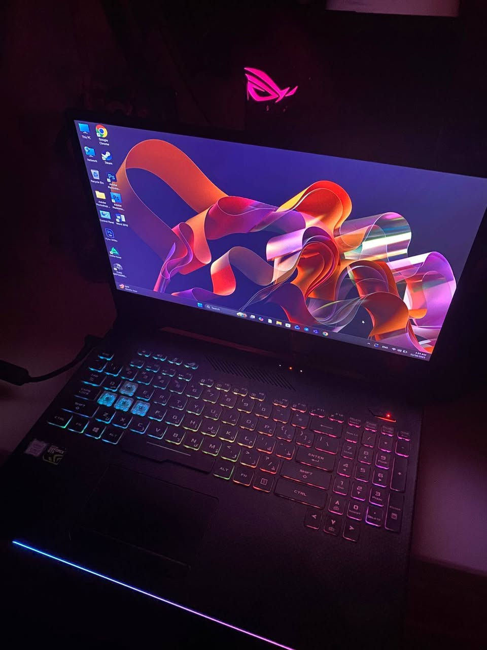 سلام عليكم
ASUS ROG Strix GL504GS (Scar II) لابتوب 
المعالج (CPU):
Intel Core i7-8750H
6 أنوية – تردد يصل إلى 4.1GHz
كرت الشاشة (GPU):
NVIDIA GeForce GTX 1070
سعة 8GB GDDR5
الرام (RAM):
16GB DDR4
قابلة للتوسعة حتى 32GB
التخزين:
512GB SSD NVMe
1TB HDD
الشاشة:
15.6 بوصة
Full HD 1920x1080
معدل تحديث 144Hz
IPS – مضاد انعكاس
الصوت:
سماعات مدمجة + مايكروفون
المنافذ:
USB 3.0 ×3
USB Type-C ×1
HDMI 2.0 ×1
Mini DisplayPort ×1
LAN RJ45 ×1
مدخل سماعة 3.5mm
الاتصال:
Wi-Fi 802.11ac
Bluetooth 5.0
البطارية:
4 خلايا – 66Wh
الوزن:
تقريباً 2.4 كغم

لابتوب وياه ملحقات شاحن اصلي + جوستكات 2 + ماوس كيمنك + كيبورد ميكانيكي RGB وماوس باد وجنطة + ستاند بي مروحة تبريد 

سعر:850 بي مجال مكاني بغداد


**إذا كنت صاحب هذا الإعلان وتريد حذفه لأي سبب، رجاءا أرسل رسالة إلى الدعم الفني**