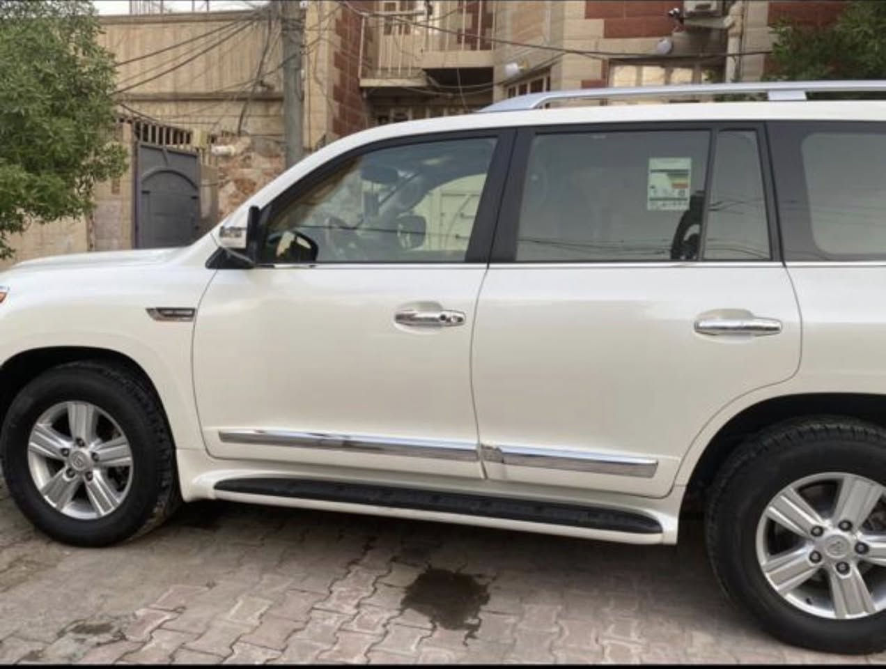 تويوتا لاندكروز 2014 ابيض GXR بريم كامل مواصفات
محرك 6 سلندر 

رقم بغداد الجديد باسمي تحويل مباشر 

استخدام شخصي جديده بمعنى الكلمه 

مكفوله كفاله عامه عدا  بارد بسيط 

مكينه كير كفالة 100‎%‎ 

المواصفات المعروفه للاندكروزر  GXR

حساسات ، كامره 

تشغيل عن بعد ، لايت زينون عالي ناصي 

داخل جلد ، كرسي كهرباء ، طفاية

مرايات عتم عاكس للضوء العالي 

السعر 385 ورقة وبيه مجال 

عنوان السيارة بغداد زيونه

للاستفسار 
***********
