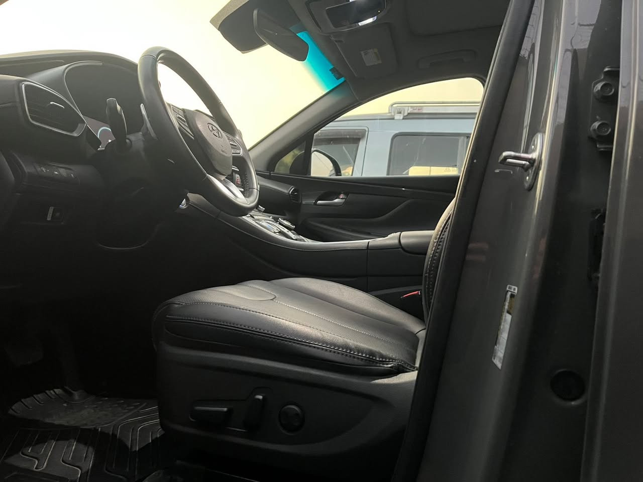 سنتافيا 2023 وارد امريكي فول 1/1 مكينه 2500 رادار 4 كامرات جلد بنوراما جنطه كهراباء لون سمنتي حادث بنيد وجاملغ تبديل سياره كلش جديده 
بغداد الزعفرانيه
***********
السياره بدون رقم
