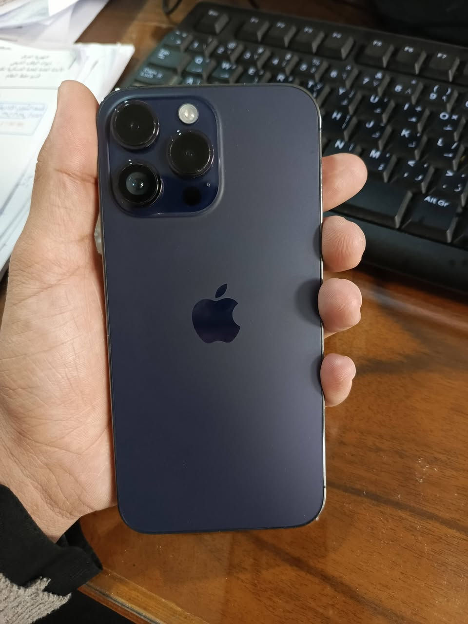 ايفون 14 برو ماكس 
بطاريه 82 
سعه الذاكره 256 دبل سيم كارت  وتر بروف
مكاني نجف ابو صخير ***********
