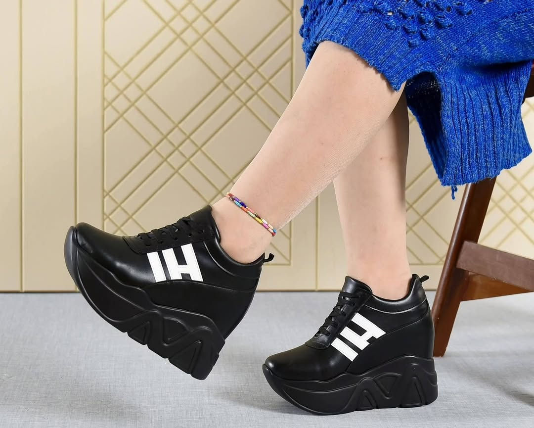 رياضي كعب داخلي ارتفاع 11cm الاكثر راحة 
Size 36 37 38 39 40 41 
للحجز مراسله الصفحة او الوتساب *********** 
يوجد خدمة توصيل لجميع المحافظات
