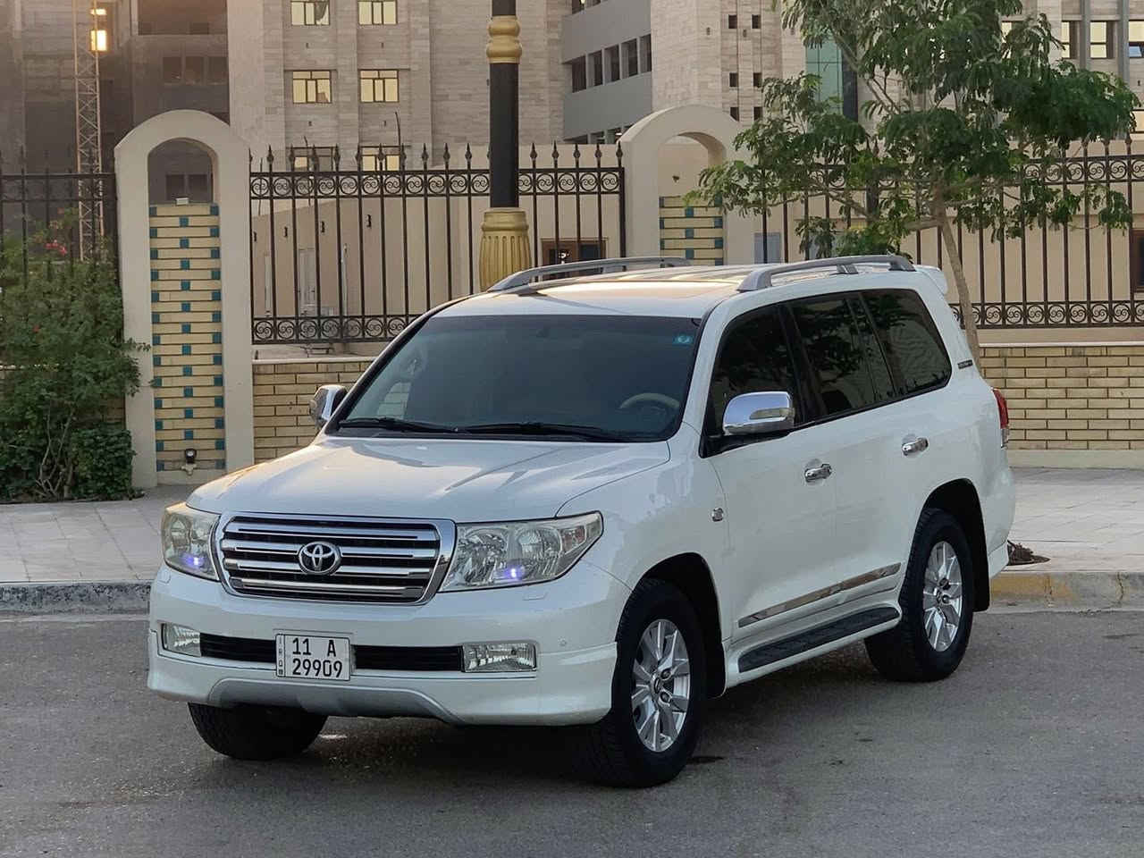 لاندكروز 2011 ستينيه 
Gxri
كفاله عامه 
ماشيه 155 الف 
مكينه 4600 المرغوب
***********
السعر 335 وبيها مجال
