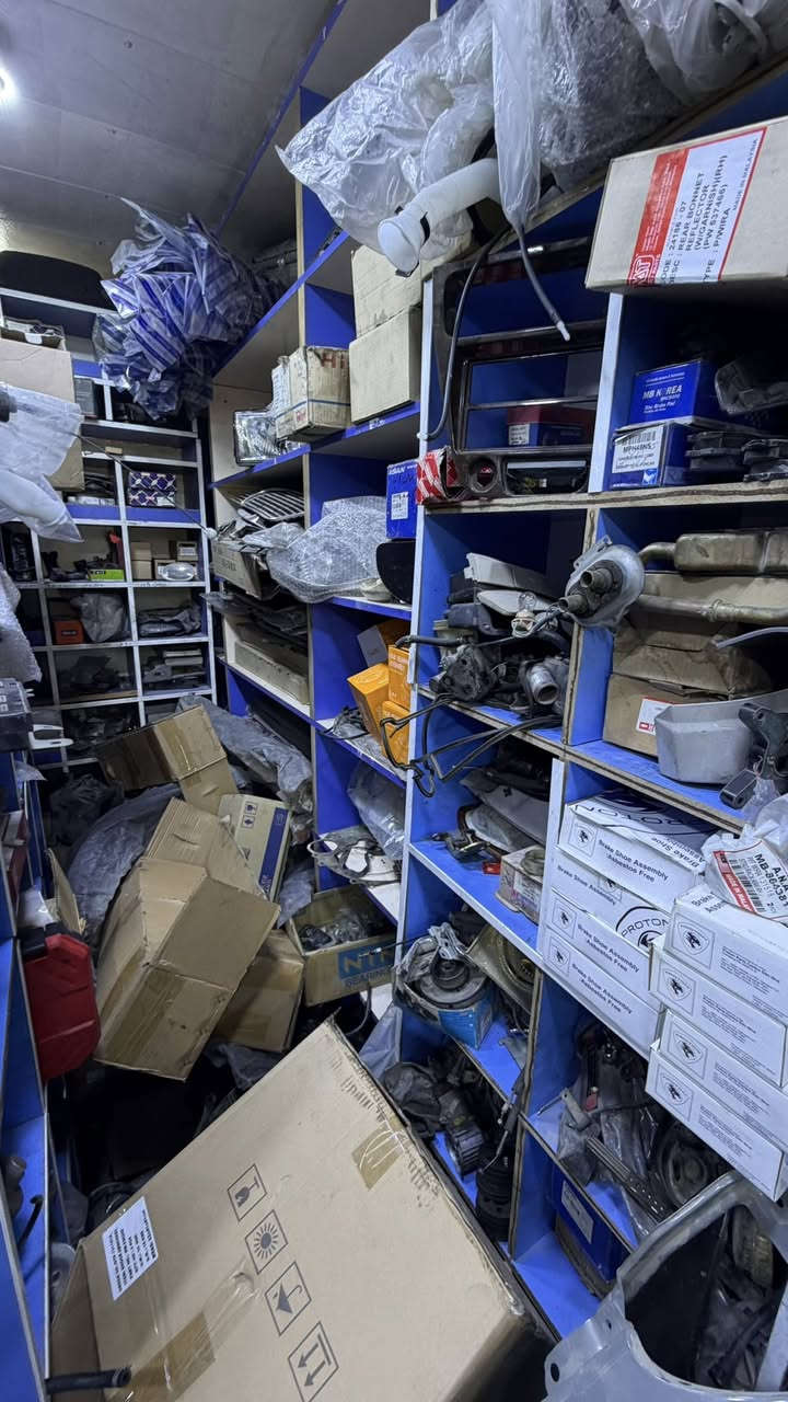 سلام عليكم
✅رفوف مستعمل للبيع مثل ماموضح بلصوره ✅
العدد تقريباً 30 رف خشب 
الي يفيده ويريد يشوفهن مكانهن الطالبية 
وهذا رقمي ***********
🛑والسعر تجي تشوفهن وسهله 🛑
