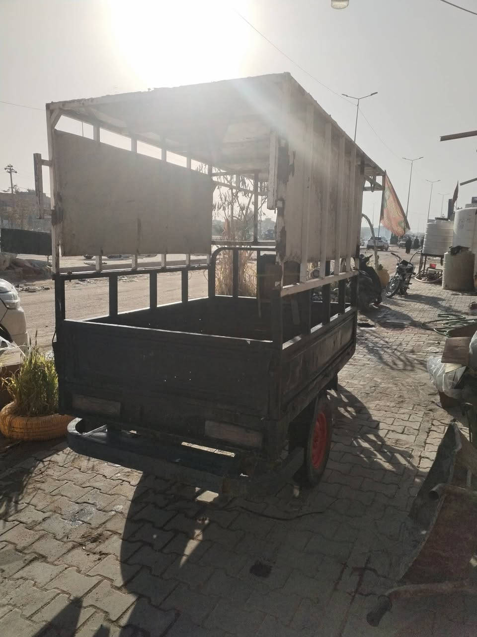 ستوته موديل 2007 رقم سنويه اسود بدون راعي مكاتبه الشارع مقفوله كفاله عامه مكان الحيي***********.  900
