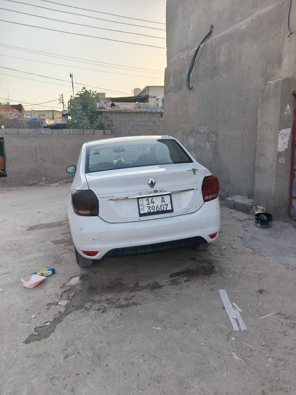 سياره رينو مديل ١٩  سياره بسمي ماطلوبه ربع دينار    سايره كير مكينه  مكفولات تبريد توه سويته نقصه بس غاز   عنواني بصره كرمه علي  ***********
