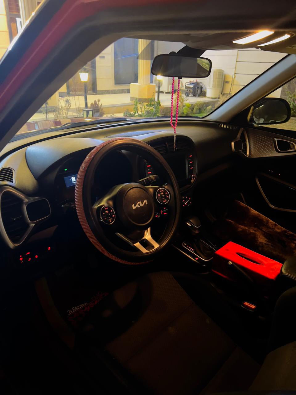 سلام عليكم كيا صول موديل 22 محرك 2000 دوش  موصفات عاديه حادث جاملغ وربع البنيد كلش جديديه السياره ماشيه 75 الف السعر 150 وبيها مجال للشراي الشراي يتصل ويدلل *********** العنوان قرب جزيرة بغداد السياحيه
