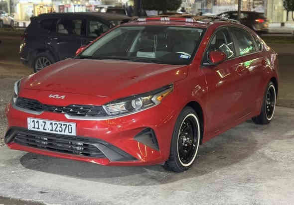 سلام عليكم
عندي فورتي موديل 2024 گلين تايتل مكفوله كفاله عامه حت الدعاميات لا بارد ولا صبغ ولا فتح 
السياره اني مستوردها على ايدي يعني اول مره تنعرض بيها طخه بل دعاميه الخلفيه صغيره ومرجعه نفسها مابيها اي صبغ السياره جديده 
ماشيه 19 ألف ب امريكا ماشيه 16 الف السياره
ب اسمي مدوشمه عام مابيها اي نقص وياها سويجاتها الثنين بلاديات السياره كامله للأخير 

مكاني بغداد حي الخضراء 
***********
