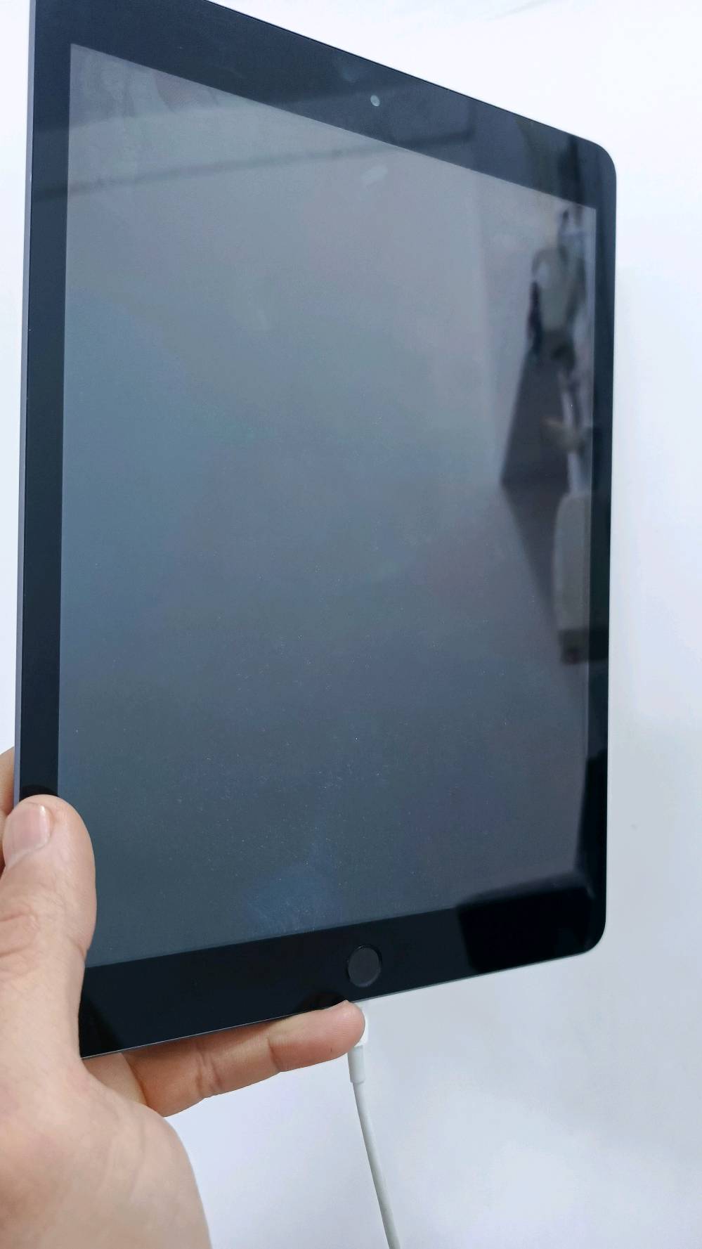 ايباد 7 ذاكرة 32 ايباد كلش مرتب ونضيف واستخدام قليل فقط للدراسة والحمد لله اتخرجت وماحتاجه بعد مستعجل على بيعه وبيه مجال قليل للطيبين عنواني ناصرية مركز