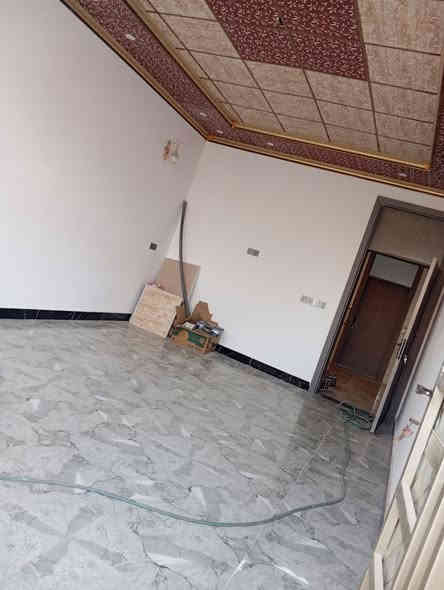 سلام عليكم دار البيع طابو زراعي سند 25 مساحه 150 متر طابقين طابق الرضي غرفتين نوم ستقبال وصاله ومطبخ وحمام وكراج طابق الثاني 3غرف نوم حمام وصاله البيت جاهز السكن الموقع بعقوبه التحرير الحولي السعر 125 وبي مجال بصيط ***********.       ***********
