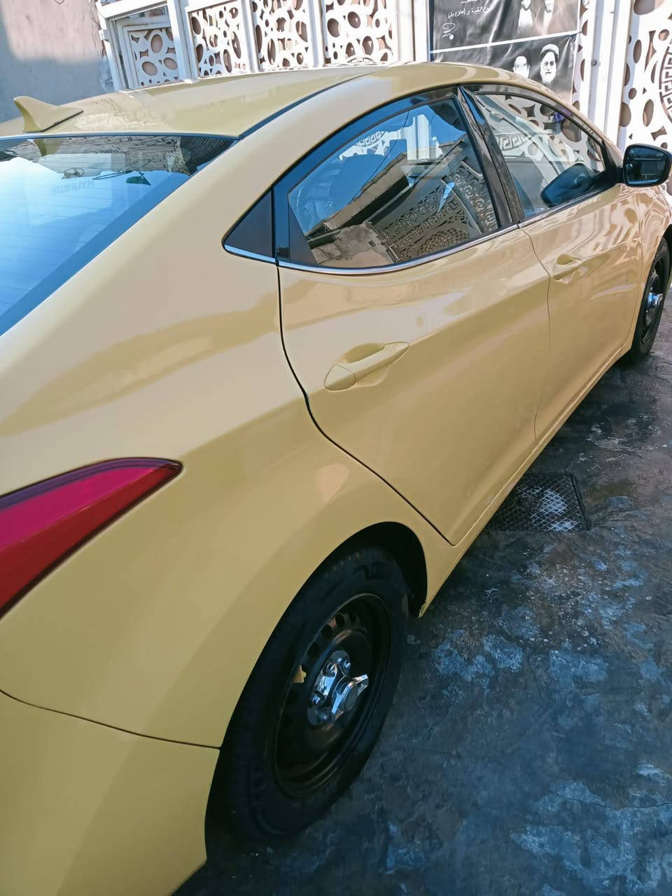 النترا موديل 2015 مكينه وكير مكفولات رقم بغداد انكليزي تحويل مباشر هيئه غرامه  مصغره وارد أمريكي حادث قبق جنطة والبنيد مبدلات  سياره مابيها كصه مابيها لغد المحرك 1800 دوش
فتحه تحكمات السياره جاهزه 
 سعر 113 وبيها مجال 
***********
*********** واتساب
