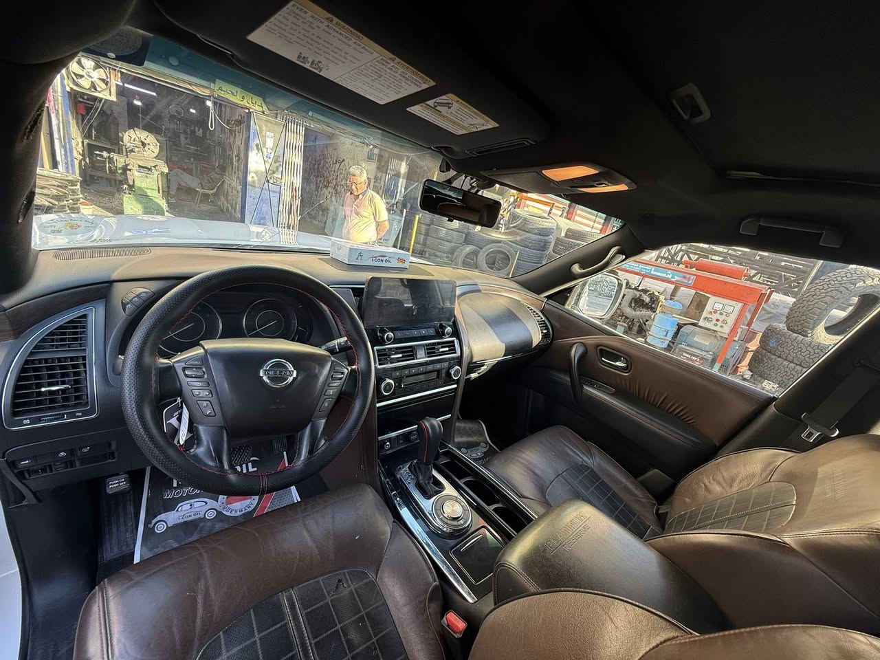 السلام عليكم ورحمة الله 
.
نيسان باترول ارمادا 2018 بلاتينيوم ريفرس **VIP** 
Nissan armada 2018 platinum reverse **VIP**
(اعلى فئة في الارمادا 1/1)✅
.
محدثة من الخارج والداخل الى موديل 2024 قطع اصلية 
.
مواصفات :
 • محرك V8 سعة 5.6 لتر
 • قوة تقريبًا 390 حصان
 • قير أوتوماتيك ناعم
 • دفع خلفي RWD
 • أوضاع قيادة متعددة (ثلج – رمل – طرق وعرة)
 • سحب قوي جدًا (مناسبة للسفر والمقطورات)
 • ثبات عالي على السرعات والطريق السريع

تحديث واجهة أمامية كاملة 2024
 • تحديث واجهة خلفية كاملة 2024
 • مصابيح أمامية LED حديثة
 • مصابيح خلفية LED
 • شبك أمامي حديث
 • صدامات أمامية وخلفية محدثة
 • شكل حديث وفخم موديل 2024

جنوط بلاتينيوم أصلية مقاس كبير
 • مرايا جانبية كهربائية + إشارات
 • فتح وغلق مرايا
 • دواسات جانبية أصلية مضيئة PATROL
 • فتحة سقف كهربائية
 • حساسات أمامية وخلفية فعالة 
نظام منع التصادم 
نظام الرادار التفاعلي ومثبت السرعة المتكيف

• مقاعد جلد بلاتينيوم فاخرة مختومة Platinum Reverse 
 • مقاعد أمامية كهربائية
 • تبريد وتسخين المقاعد الأمامية
 • تسخين مقاعد المقاعد الخلفية 
 • ذاكرة مقاعد ميموري 
 • مقاعد الصف الثالث كهربائية مريحة
 • تحكم مناخي ثلاثي (أمام – وسط – خلف)
 • ديكور خشب بلاتينيوم
 • إضاءة داخلية مضافة سقف رولز رويز

شاشة وسطية كبيرة موديل 2024
 • شاشات خلفية للركاب
 • نظام صوتي BOSE الأصلي (صوت نقي وقوي) 13 سماعة
 • بلوتوث
 • AUX / USB
 • تحكم من المقود بعدة خيارات متعددة

كاميرات امامي خلفي
 • رادار
 • نظام النقطة العمياء
 • نظام الحفاظ على المسار
 • نظام التحذير من الاصطدام
 • مثبت سرعة
 • حساسات محيطية
 • ABS
 • ESP
 • Airbags
 
• تشغيل بصمة
 • تشغيل زر
 • دخول ذكي
 • فتح شنطة كهربائي
 • قفل مركزي
 • نوافذ كهربائية
 • طي مقاعد كهربائي

المقاعد الخلفية (الصف الثاني) منفصلة VIP تخوي على ثلاث مساحات تخزينية 
كونسول وسطي للتحكم في الصوت والتبريد والتدفئة ولربط سماعات الرأس وتحكم بتدفئة المقاعد ومداخل HDMI و USB خلفية 
****

ملاحظة / السيارة مصبوغة عام توحيد لون بعد التحديث #
 
الحادث جاملغ ايسر وبنيد مرفقة الصور في المنشور ، 

السعر المطلوب 250 ورقة 

بيع او مراوس تيسلا Y 

0772 824 2776
