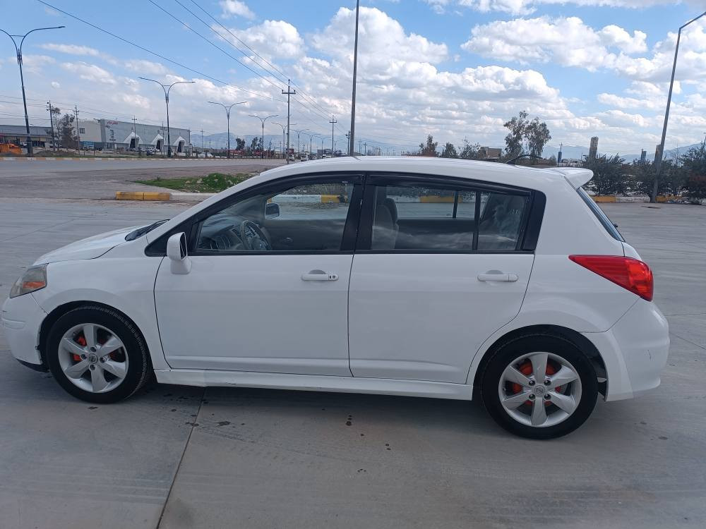 سەرەتا بەناوی خوودا لەسەرئیزنی ئەدمین.نیسان ڤێرسا۲۰۱۱سپیشەڵ ۳پارچەو دووپەڵە بۆیاغ بێ تەعدیل وقەپ وقوپ سەرەدەبڵەکانی بەشەرت  بەشەرتی گێڕوو مەکینە چوارتایەی نوێی لەژێردایە سەیارەیەکی تونووتۆڵە بێ مەسرەف بەس یەك بۆڵ بەرینی دەنگی تێدا سەیارەکە ناوزەردی بەسمەیە ناوفۆڕمیکاو سوکان ڤۆڵێۆمە دەرگابەسمە و سپۆرتە بەس کوشن جڵدوو بەسمەنیە ژمارە مۆبایل((***********)) نرخی ۹۳گەڵاو کەمێ مەجال.سەیارەکە ڕوبەڕو جوانترە لەوێنەکان.سەنەوی ساڵێکی ماوە بەشەرتیتحویل وغرامە.. دخان, السليمانية
