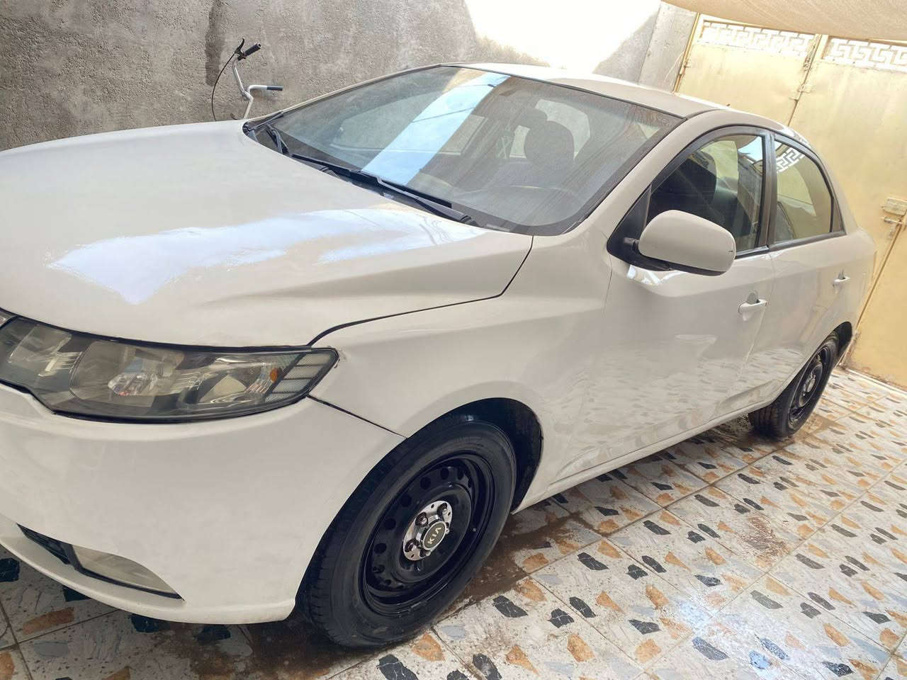 كيا سيراتو خليجي مديل ٢٠١١ مكينه 1600 رقم انكليزي ذي قار بسمي السياره بيها مكانات بارد
السعر 90 وبيها مجال للشراي 
***********
