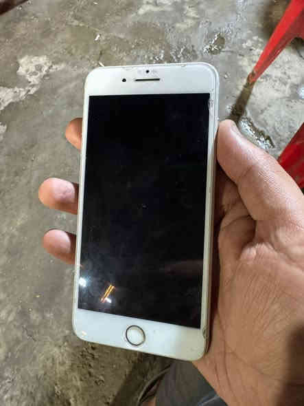 سلام عليكم 7بلاس كله شغال على فحص ذاكرته256بطاريه 100مكاني مدينه الصدر رقمي *********** السعر 110وبي مجال
